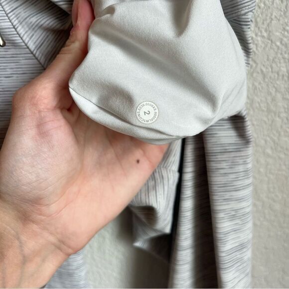 Lululemon On the Fly Jogger 28" *Luxtreme
Wee Are From Space Nimbus Battleship - Picture 7 of 9